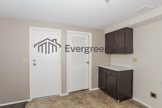 Building Photo - 5862 Brandt Pike