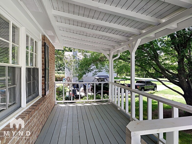 Building Photo - 1836 Hillsway SW