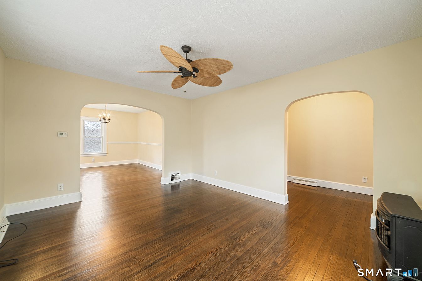 Building Photo - 141 Irving Ave