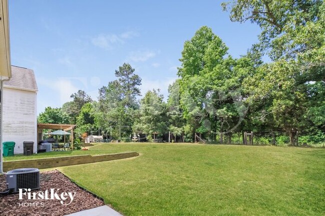 Building Photo - 2165 Rindle Dr