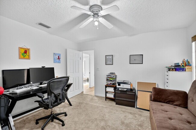 Building Photo - 2700 Yarmouth Dr