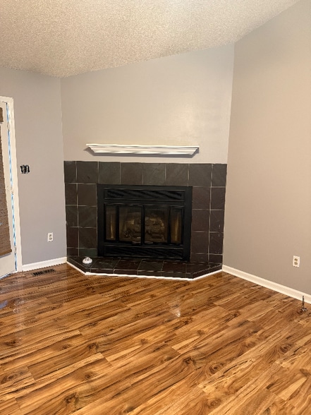 Building Photo - 4513 Park Knoll Ln