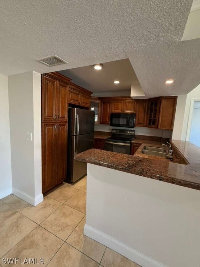 Building Photo - 169 Santa Clara Dr