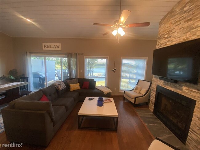 Primary Photo - 502 Harbor Dr