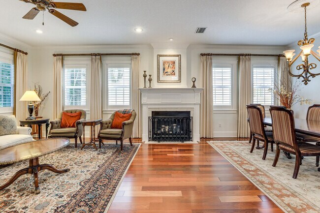 Building Photo - 166 21st Ave N