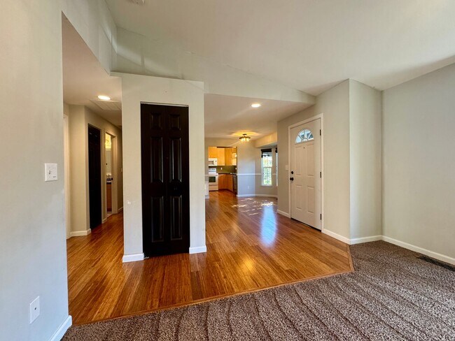Building Photo - $500 Move In Discount! | 3 Bedroom 2 Bath ...