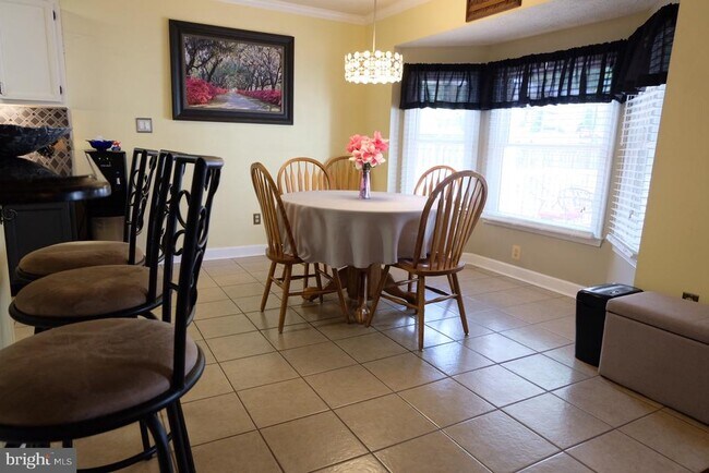 Building Photo - 1000 Elbridge Way
