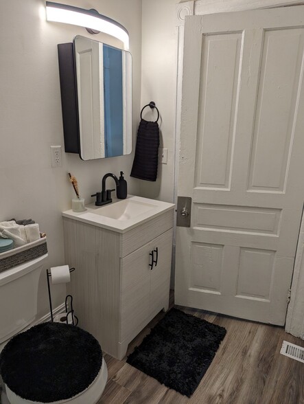 Bathroom with updated black fixtures - 1202 E Brookland Park Blvd