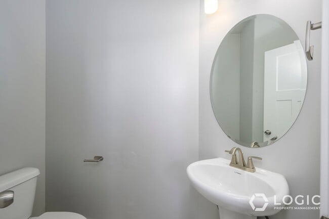 Building Photo - Beautiful Townhome for Rent!