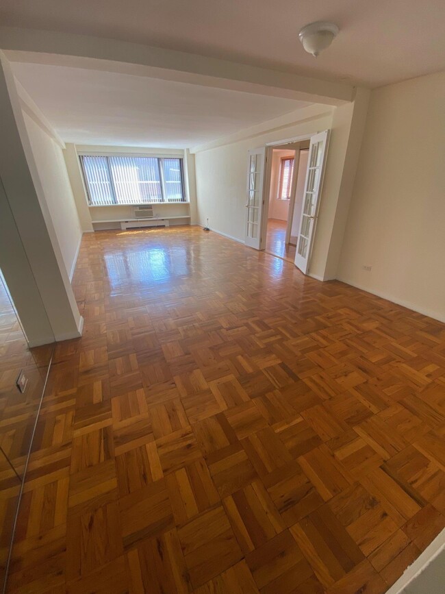 Primary Photo - 420 E 64th St