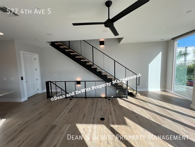 Building Photo - Luxury Townhome in Downtown St Pete - For ...