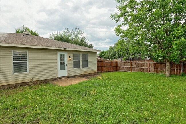 Building Photo - 4608 Cedar Crest Dr