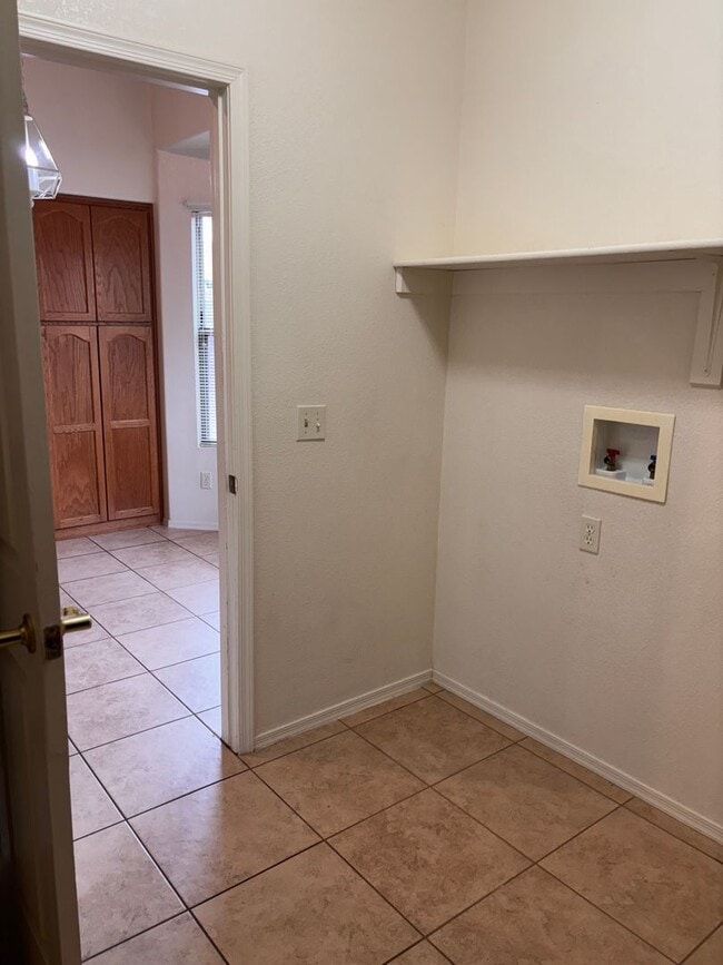 Building Photo - 3524 Plaza De Lanza