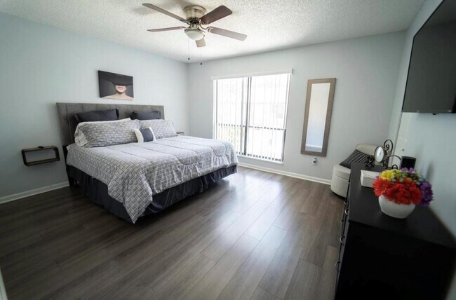 Building Photo - 822 Sandtree Dr