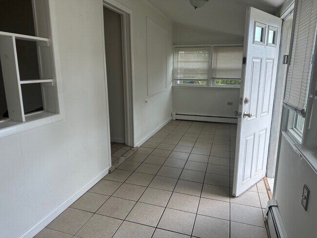 Building Photo - 507 Barton Ave