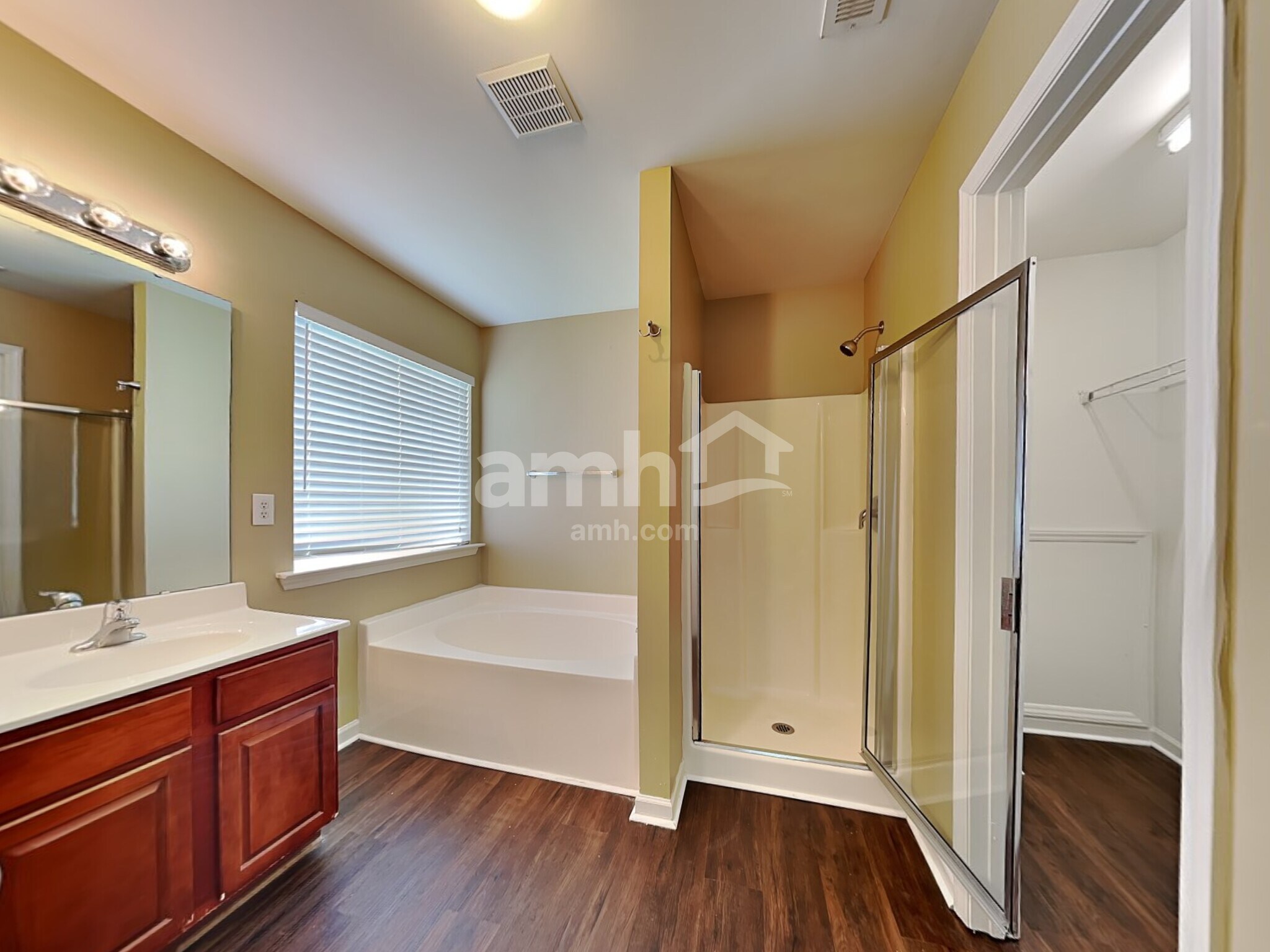 Building Photo - 1008 Golden Crest Dr