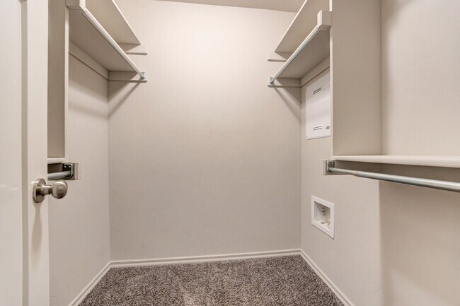 Building Photo - 806 Barbaroot Dr