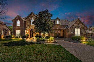 Building Photo - 3705 Falcon Dr
