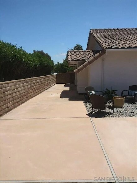 Building Photo - 8888 La Jolla Scenic Dr N