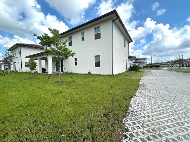 Building Photo - 12220 SW 44th St
