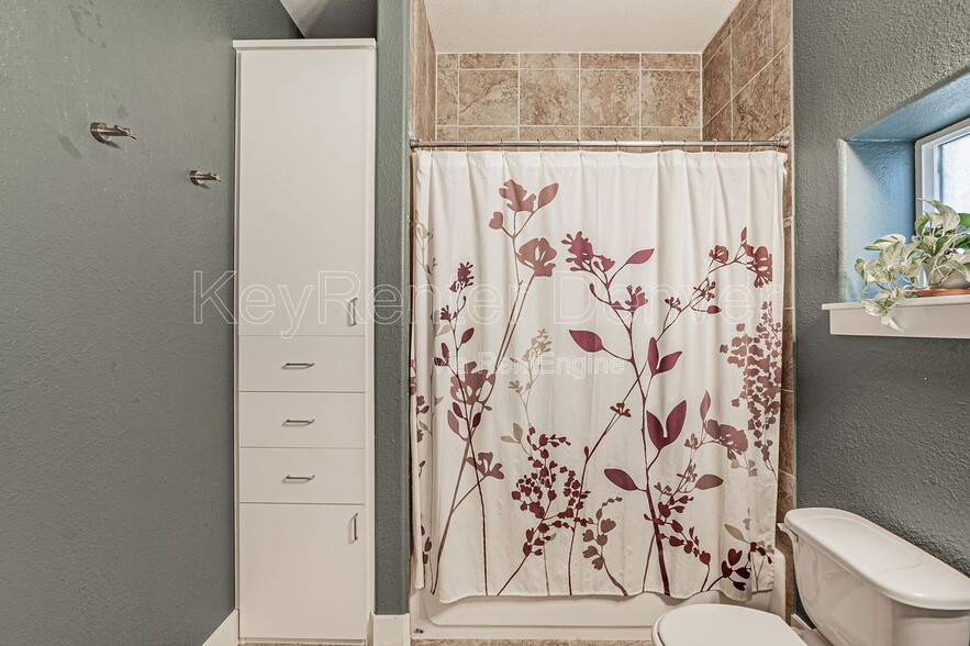 Building Photo - 3033 Welton St