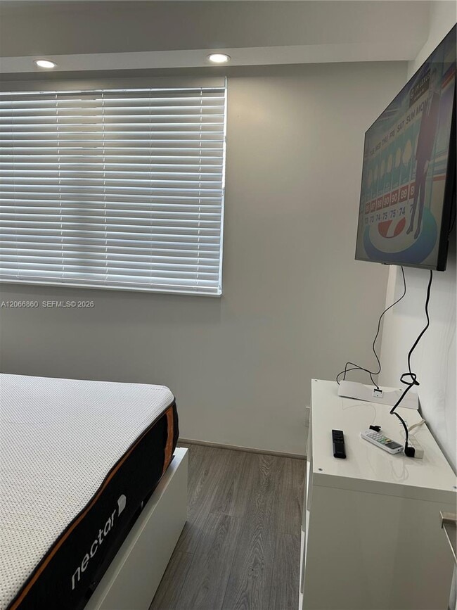 Building Photo - 1333 E Hallandale Beach Blvd