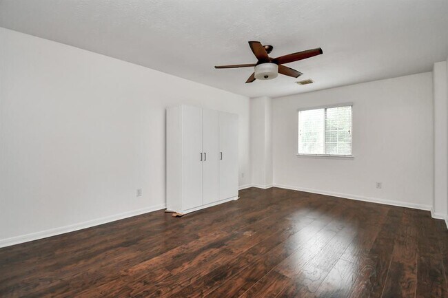 Building Photo - 8522 Chancellorsville Ln