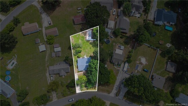 Building Photo - 3127 N Riverside Dr