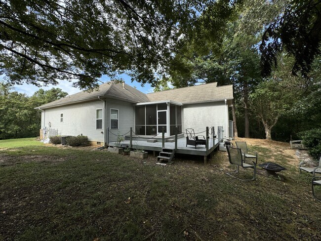 Building Photo - 110 Oglehili Trace