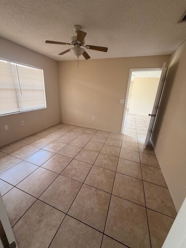 Building Photo - 2/2 Bedroom house with 1 car garage and fenced yard.