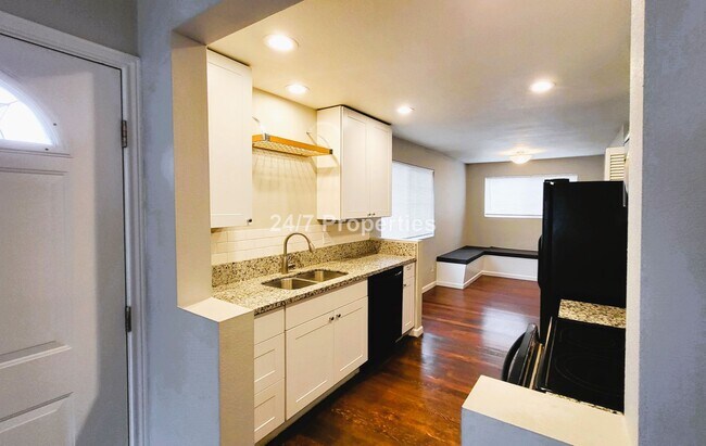 Building Photo - Inviting 3 BD | 2 BA Home with Big Backyard in West Linn