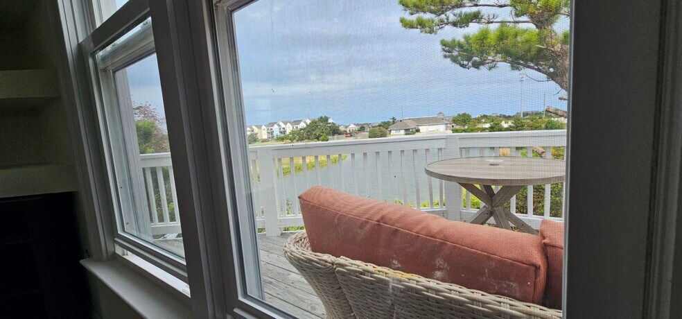 Upstairs Rear Deck - 5315 Captains Way
