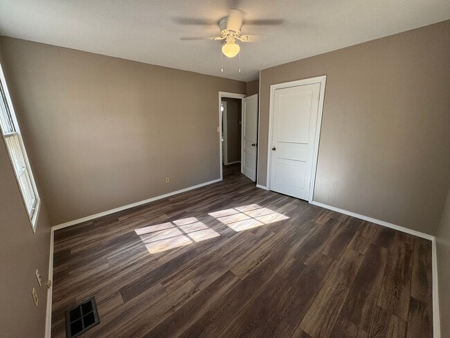 Building Photo - 1401 N Detroit Ave