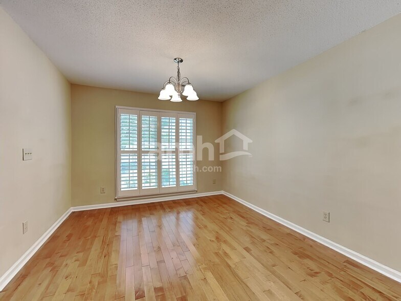 Building Photo - 3109 Southampton Dr