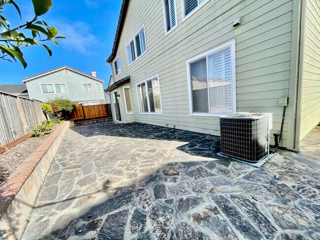 Building Photo - 12 Amberwood Cir