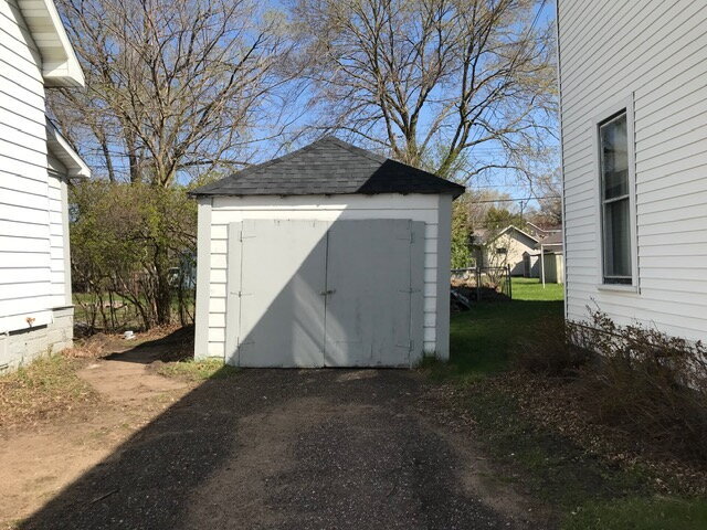 Building Photo - 3 Bedroom Home with Bonus Room - Available September 1st
