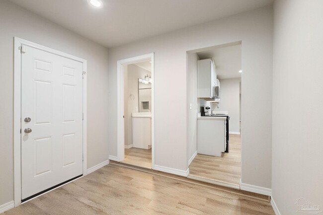Building Photo - 4624 Santa Rosa Dr