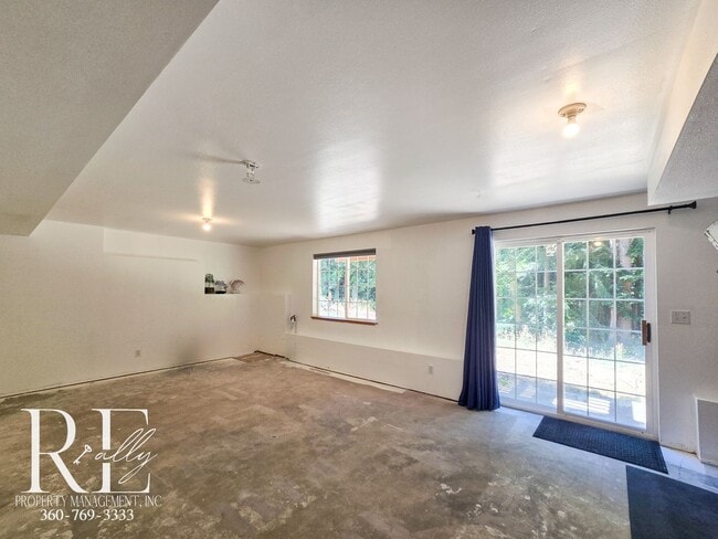 Building Photo - Comfortable 3-Bed Bremerton Home with Balc...