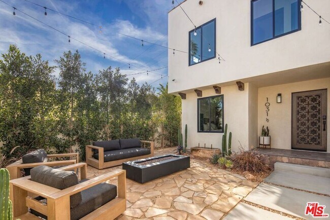 Building Photo - 1031 Havenhurst Dr