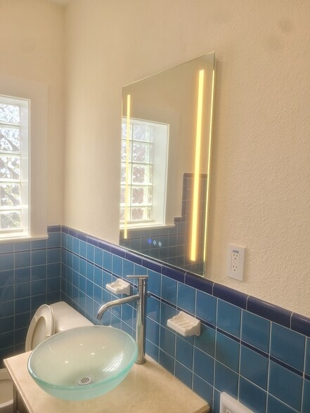 Bathroom - 4703 Chenevert St