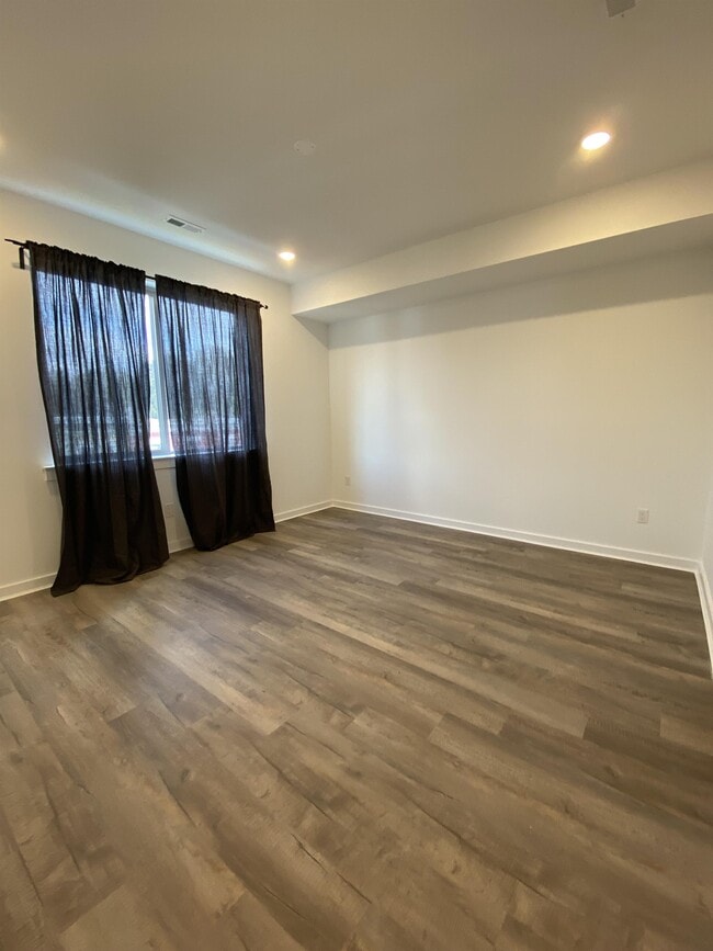 Building Photo - 667 N 52nd St
