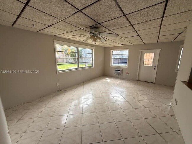 Building Photo - 2917 Plunkett St