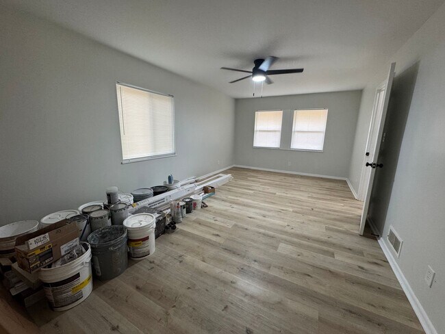 Building Photo - $2,195/month | 4 Bed | 2.5 Bath | 2,046 Sq Ft