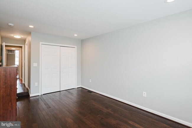Building Photo - 917 Baylis St