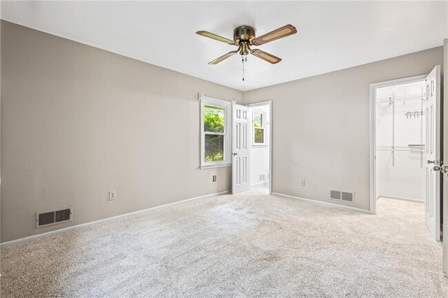 Building Photo - 824 Hickory Ridge Rd SW