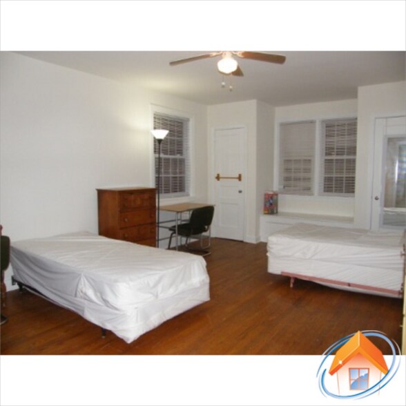 Building Photo - 247 Haines St