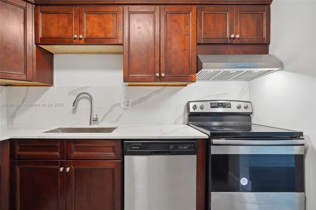 Building Photo - 606 NW 13th St