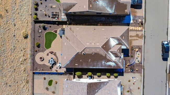 Building Photo - Walden Farms home with a great relaxing backyard!