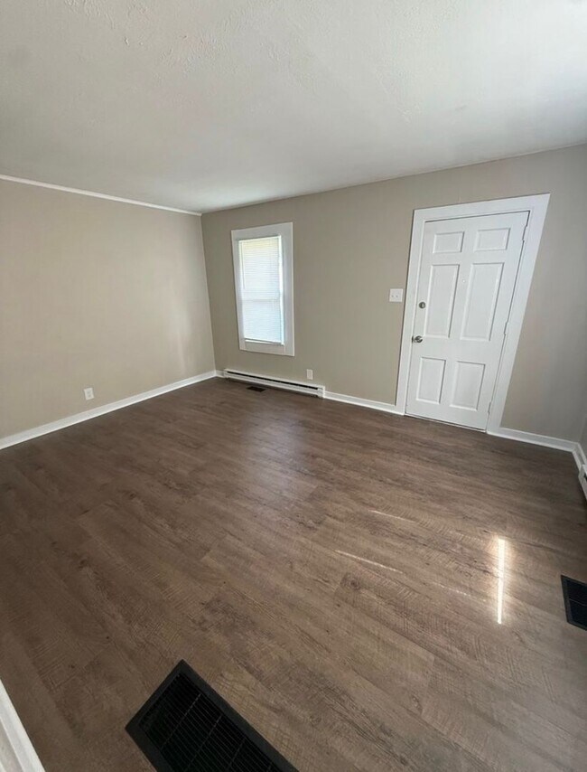 Building Photo - Last minute student housing!!
