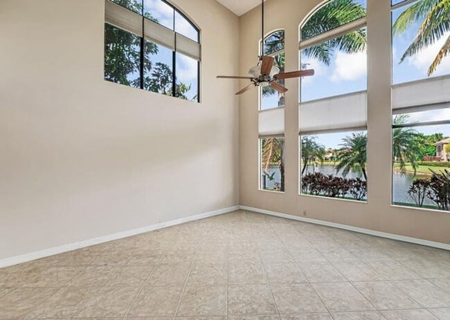 Building Photo - 10513 Versailles Blvd